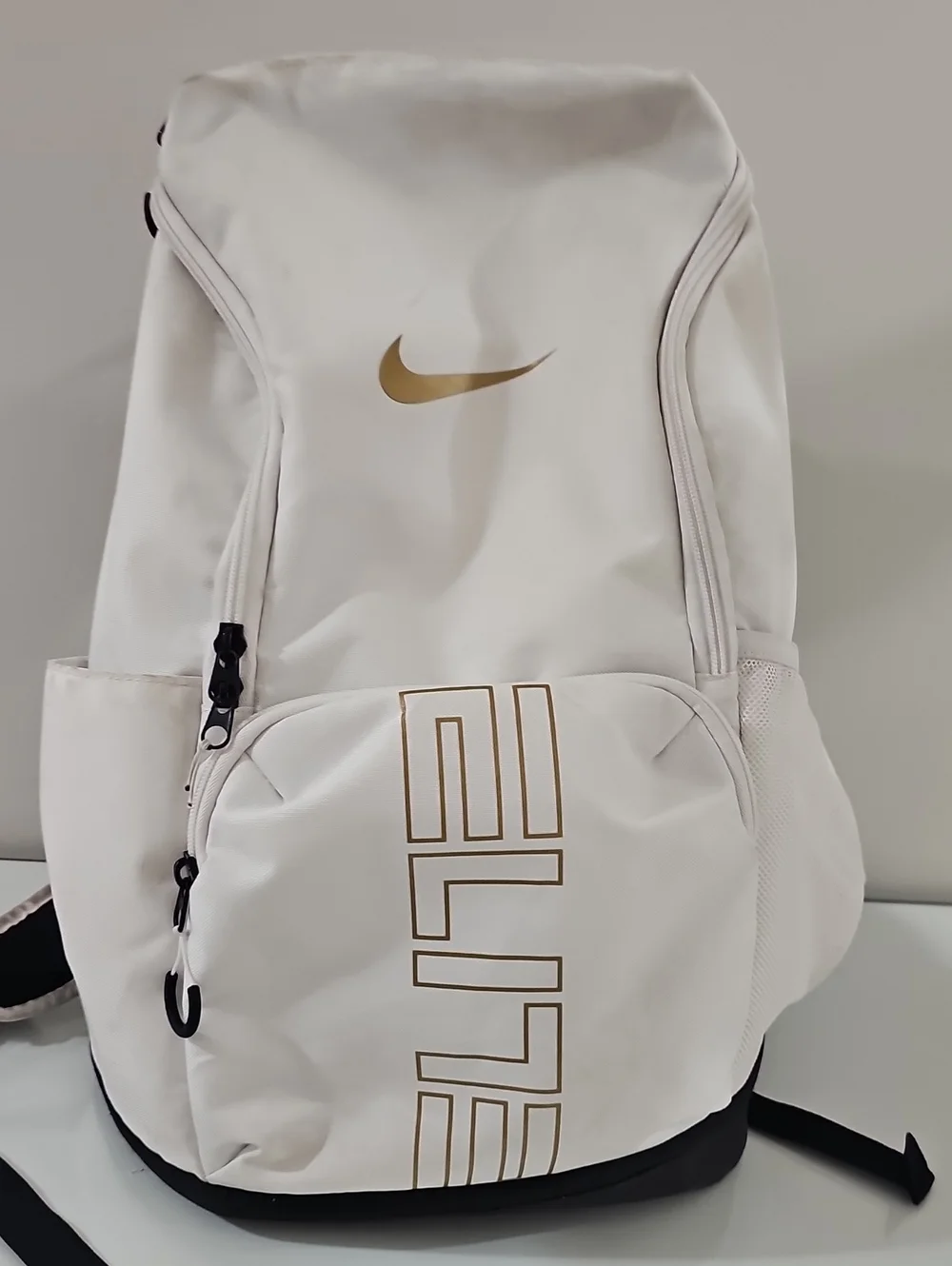 Nike ELITE Men’s White Backpack with Gold Accents Used.